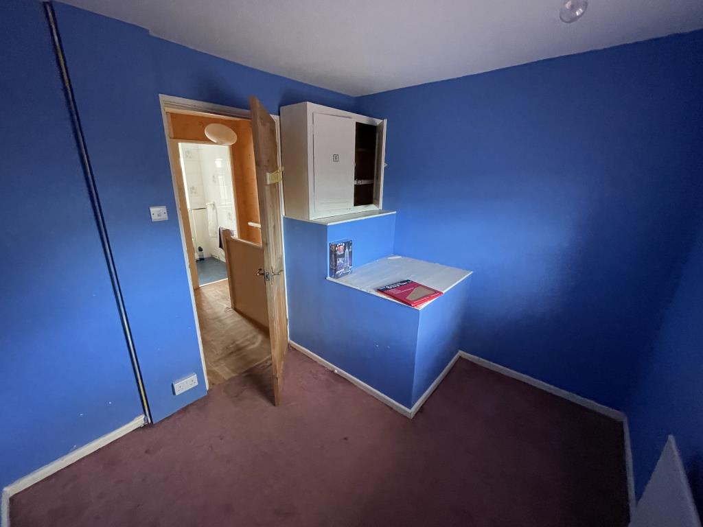 Lot: 95 - HOUSE IN POPULAR RESIDENTIAL AREA FOR INVESTMENT OR OCCUPATION - Inside image of Bedroom 3 from inside bedroom near window looking back towards door